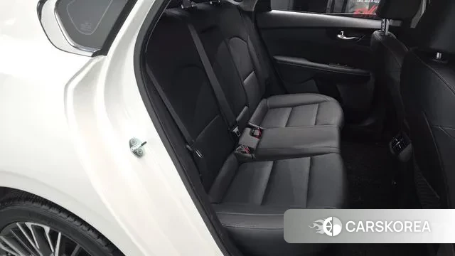 Kia The New K3 2nd generation 2022 Белый из Кореи, фото 2