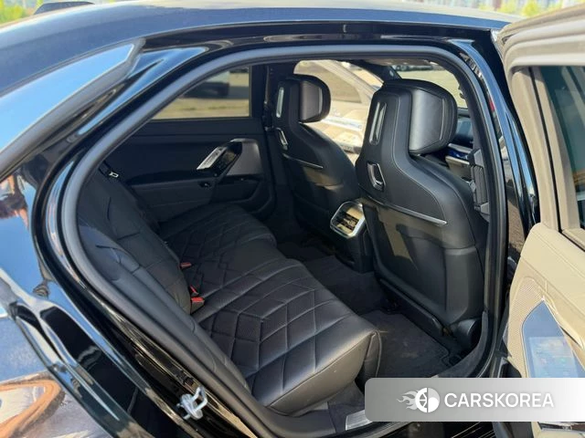BMW 7 Series (G70) 2023 Черный из Кореи, фото 2