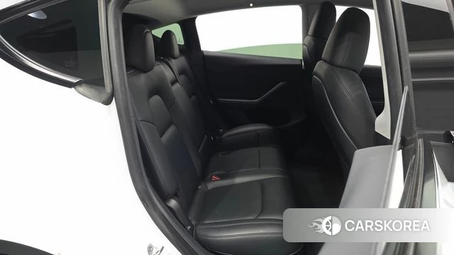 Tesla Model Y 2023 Белый из Кореи, фото 2