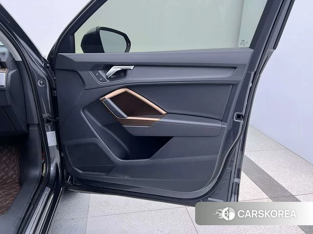 Audi Q3 2022 Темно-серый из Китая, фото 2