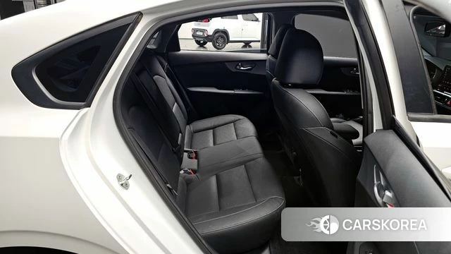 Kia The New K3 2nd generation 2021 Белый из Кореи, фото 2