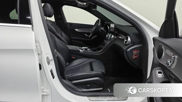 Mercedes-Benz C-Class W205 2021 Белый из Кореи, фото 2