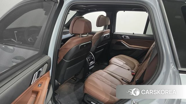 BMW X5 (G05) 2026 Светло-серебряный цвет из Кореи, фото 2