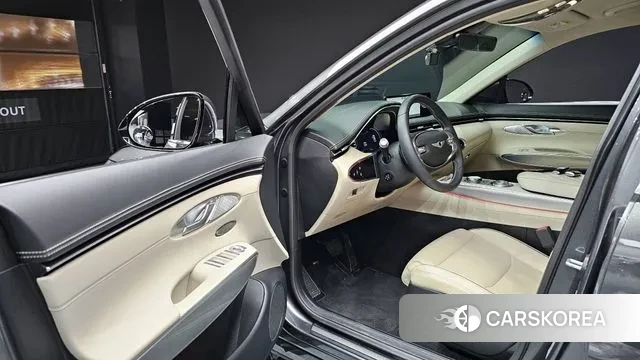 Genesis GV70 2023 Серый из Кореи, фото 2