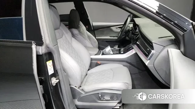 Audi Q8 (4M) 2023 Черный из Кореи, фото 2
