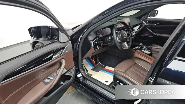 BMW 5 Series (G30) 2023 Черный из Кореи, фото 2