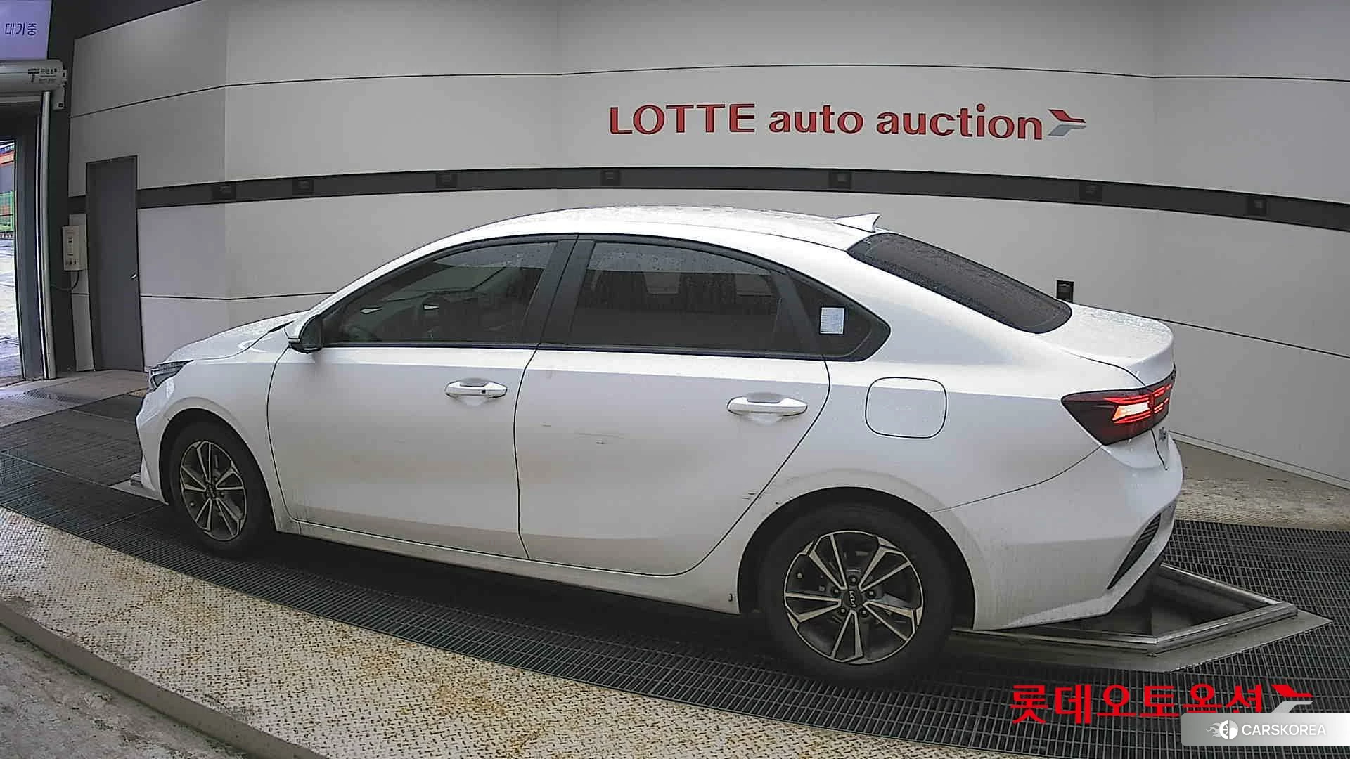 Kia K3 2022 Белый из Кореи, фото 2