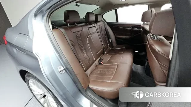 BMW 5 Series (G30) 2018 Серый из Кореи, фото 2