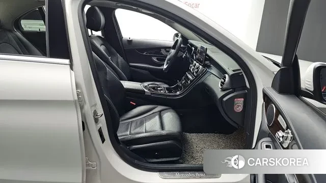 Mercedes-Benz C-Class W205 2018 Белый из Кореи, фото 2