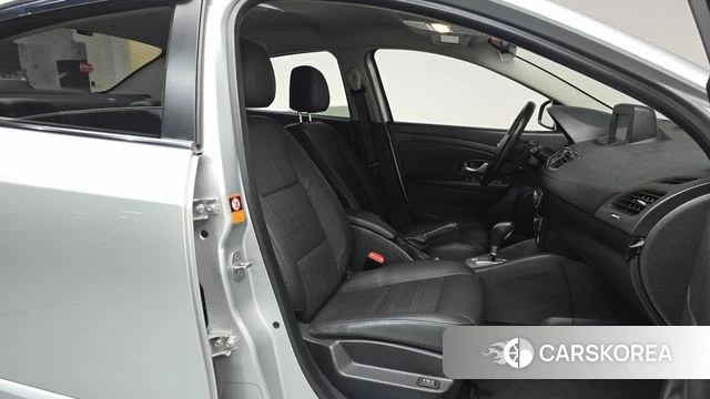Renault Korea (Samsung) SM3 Z.E. 2019 Серебряный из Кореи, фото 2