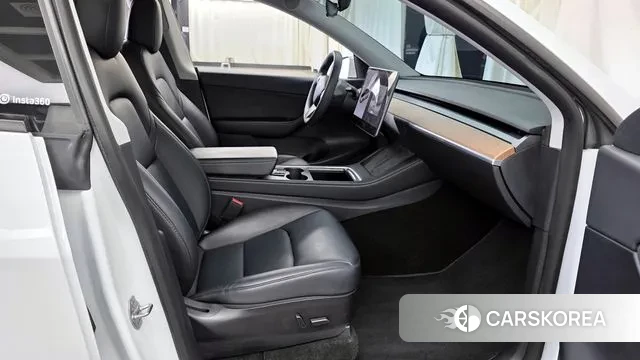 Tesla Model Y 2021 Белый из Кореи, фото 2