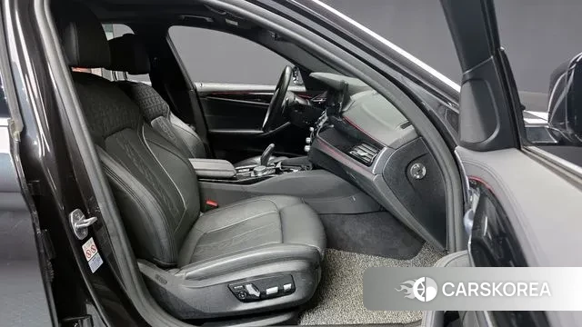 BMW 5 Series (G30) 2019 Серый из Кореи, фото 2