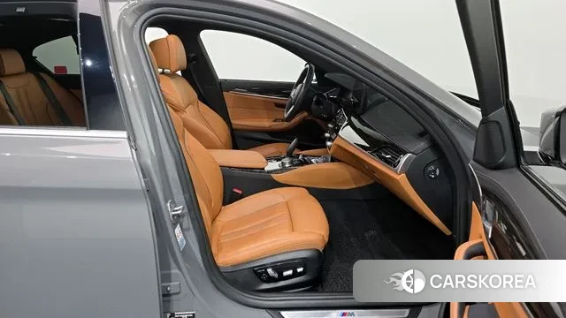 BMW 5 Series (G30) 2022 Серый из Кореи, фото 2