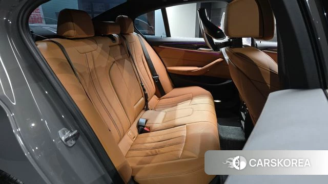 BMW 5 Series (G30) 2020 Серебристо-серый из Кореи, фото 2