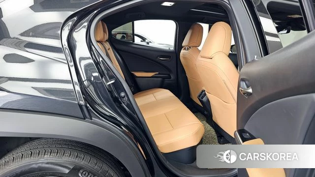 Lexus UX250h 2023 Черный из Кореи, фото 2