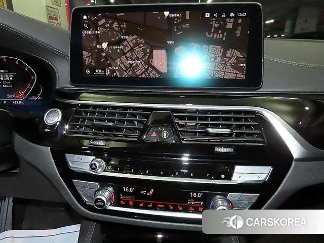 BMW 5 Series (G30) 2021 Белый из Кореи, фото 2
