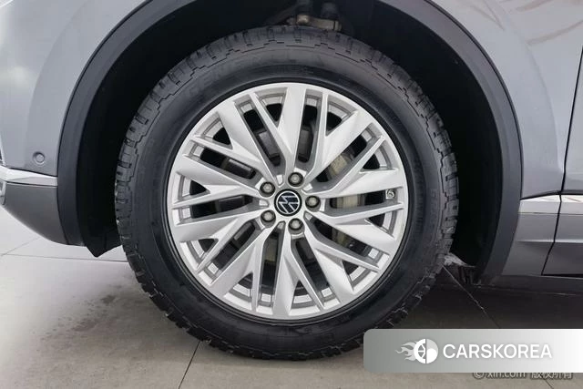 Volkswagen Touareg 2019 Темно-серый из Китая, фото 2