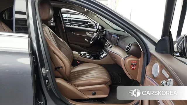 Mercedes-Benz E-Class W213 2018 Серый из Кореи, фото 2