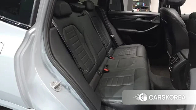 BMW X3 (G01) 2022 Светло-серебряный цвет из Кореи, фото 2