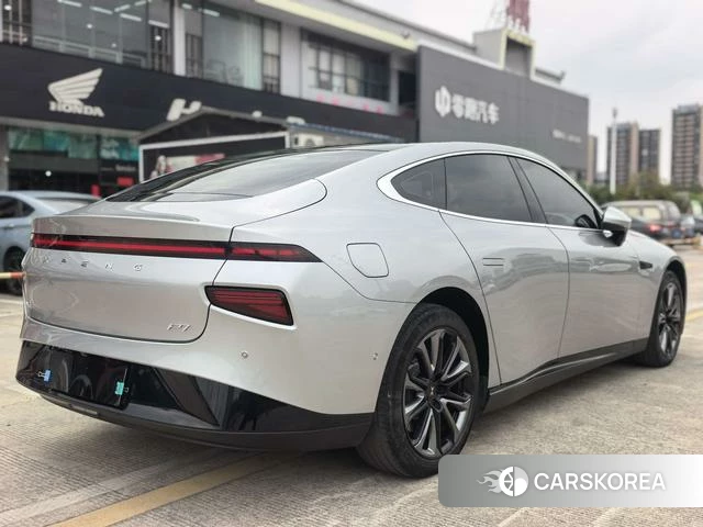 Xiaopeng Motors Xiaopeng P7 2022 Серебристо-серый из Китая, фото 2