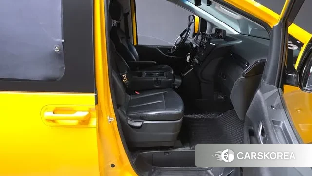 Hyundai Staria 2022 Желтый из Кореи, фото 2