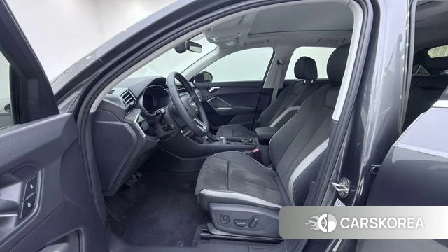 Audi Q3 2022 Темно-серый из Китая, фото 2