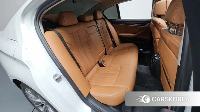 BMW 5 Series (G30) 2019 Белый из Кореи, фото 2
