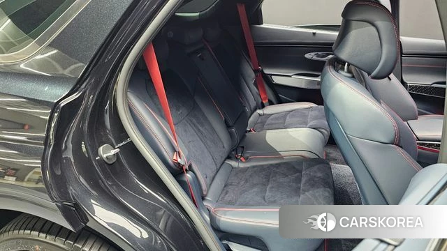 Genesis GV70 2023 Черный из Кореи, фото 2