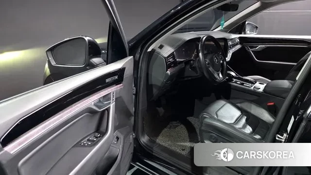 Volkswagen Touareg 3rd generation 2020 Черный из Кореи, фото 2