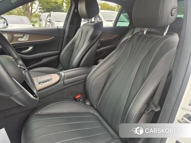 Mercedes-Benz E-Class W213 2022 Белый из Кореи, фото 2