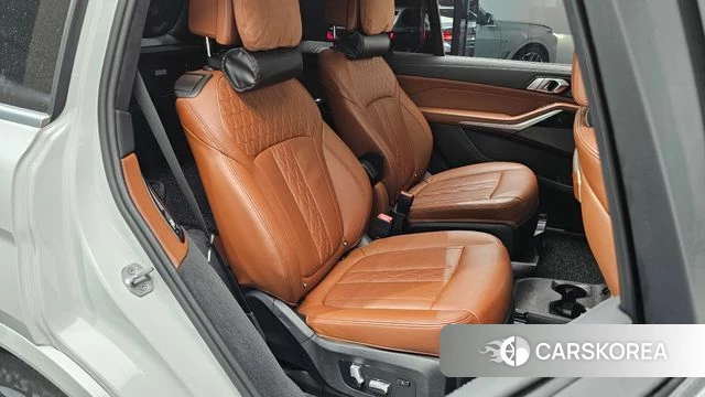 BMW X7 (G07) 2023 Белый из Кореи, фото 2