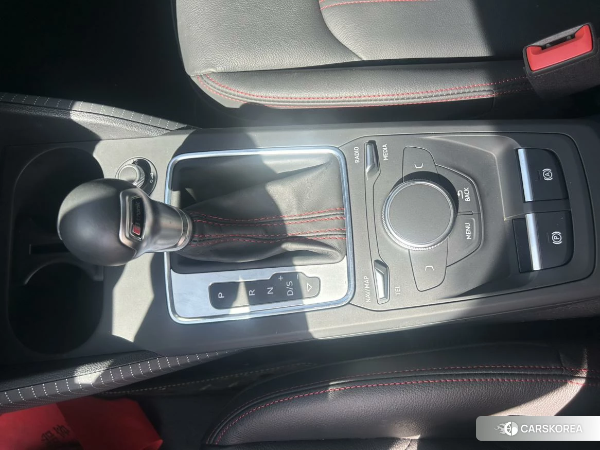 Audi Q2L 2021 Серебристо-серый из Китая, фото 2