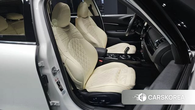 Mini Cooper Clubman 2023 Белый из Кореи, фото 2