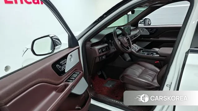 Lincoln Aviator 2nd generation 2022 Белый из Кореи, фото 2