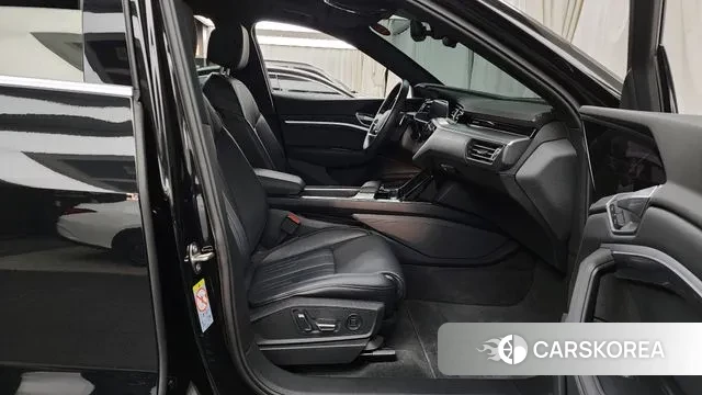 Audi e-Tron 2022 Черный из Кореи, фото 2