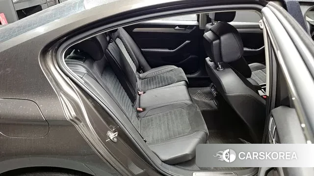 Volkswagen Passat GT (B8) 2018 Коричневый из Кореи, фото 2