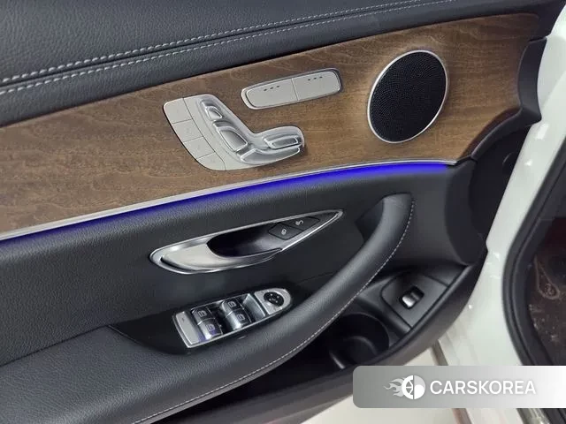 Mercedes-Benz E-Class W213 2022 Белый из Кореи, фото 2