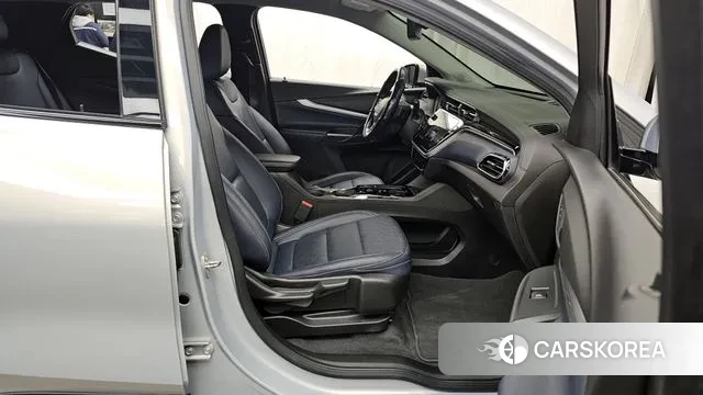 Chevrolet (GM Daewoo) Bolt EUV 2022 Серебряный из Кореи, фото 2