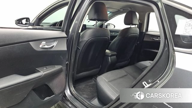 Kia The New K3 2nd generation 2022 Серебристо-серый из Кореи, фото 2