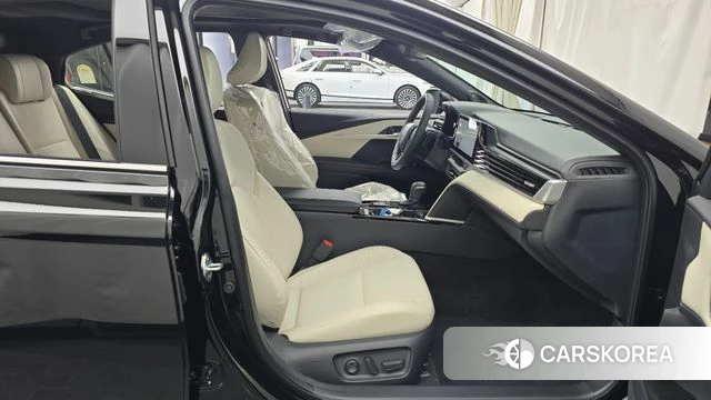 Toyota Camry (XV80) 2026 Черный из Кореи, фото 2