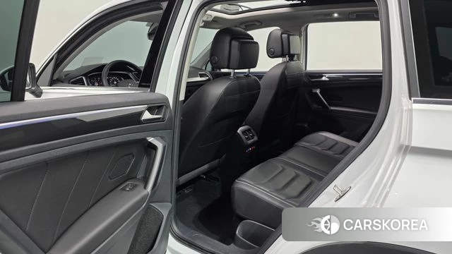 Volkswagen Tiguan second Generation 2022 Белый из Кореи, фото 2