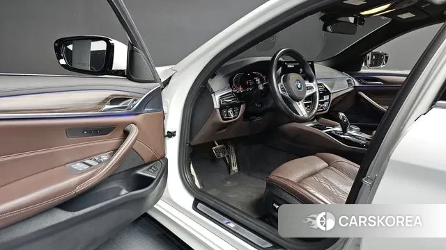 BMW 5 Series (G30) 2019 Белый из Кореи, фото 2