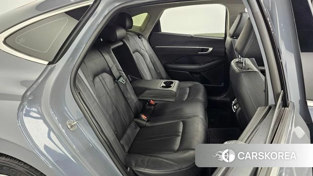 Hyundai Sonata D Edge Hybrid (DN8) 2024 Светло-серебряный цвет из Кореи, фото 2
