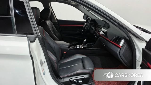BMW 3 Series GT (F34) 2018 Белый из Кореи, фото 2
