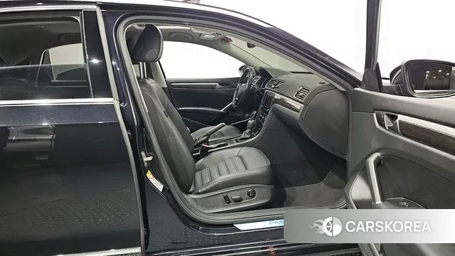 Volkswagen The New Passat 2018 Черный из Кореи, фото 2