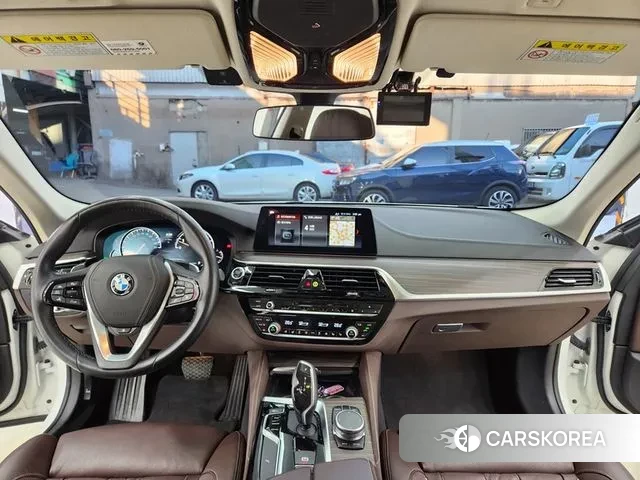 BMW 5 Series (G30) 2018 Белый из Кореи, фото 2