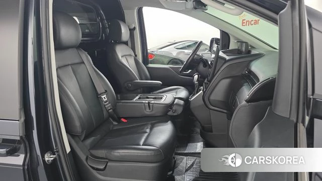 Hyundai Staria 2023 Черный из Кореи, фото 2