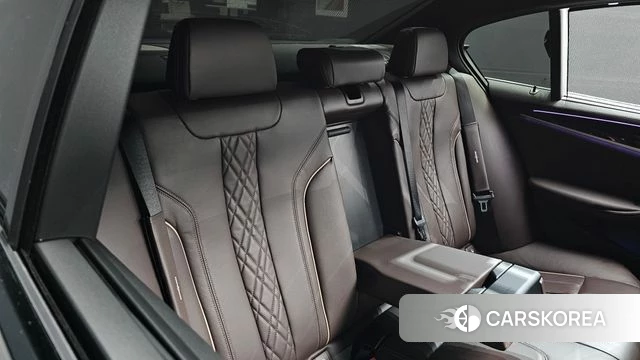 BMW 5 Series (G30) 2022 Серебристо-серый из Кореи, фото 2