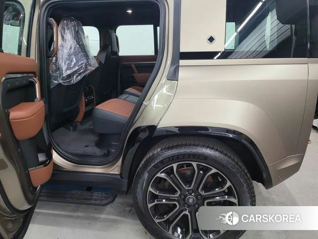 Land Rover Defender (L663) 2025 Золотой из Кореи, фото 2