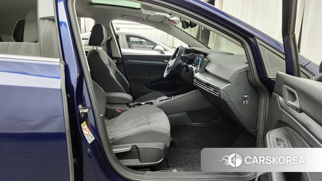 Volkswagen Golf 8th Generation 2022 Синий из Кореи, фото 2